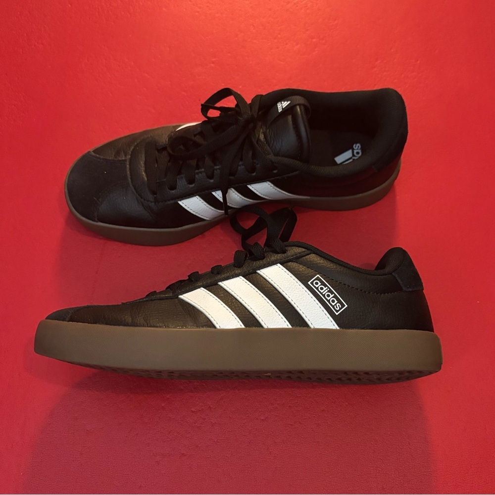 🚨SOLD🚨 
adidas Black Sneakers with White Stripes and Brown Sole Size 8.5